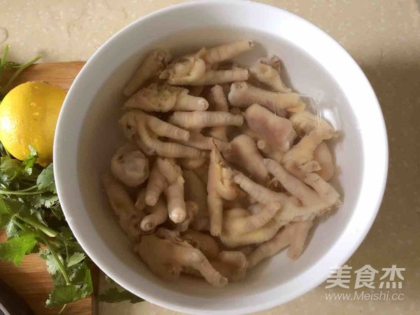 Thai Hot and Sour Chicken Feet recipe