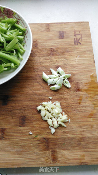 Vegetarian Stir-fry ~~~ Chopped Pepper and Spinach Stalks recipe