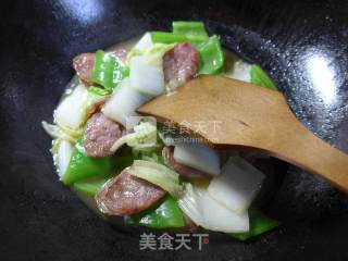 Stir-fried Cabbage with Hot Pepper and Spicy Sausage recipe