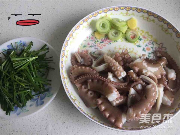 Stir-fried Chives with Octopus recipe