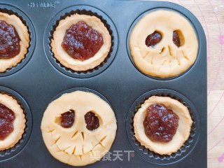 Halloween Scary Face Strawberry Pie recipe