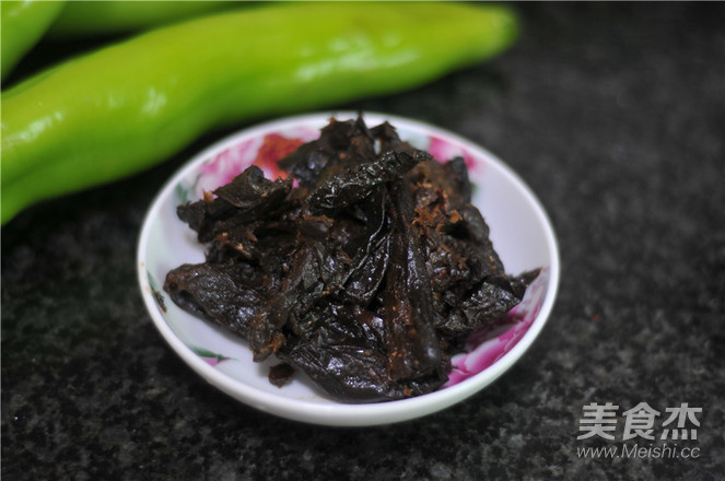 Stir-fried Dried Eggplant with Tiger Skin Pepper Sauce recipe