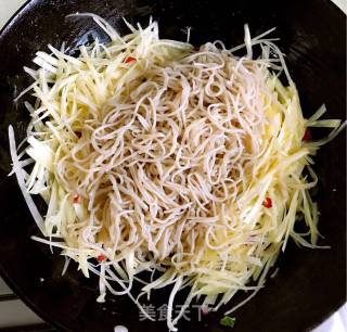 Stir-fried Vermicelli with Potato Shreds recipe