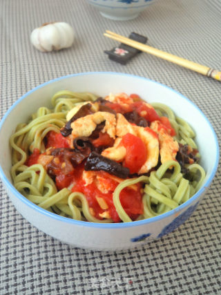 Spinach Noodles with Tomato Fungus recipe