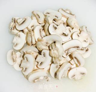 Stir-fried Pork Belly with Bisporus Mushroom recipe