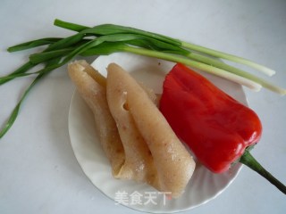 Garlic Sprouts Mixed with Pork Skin recipe