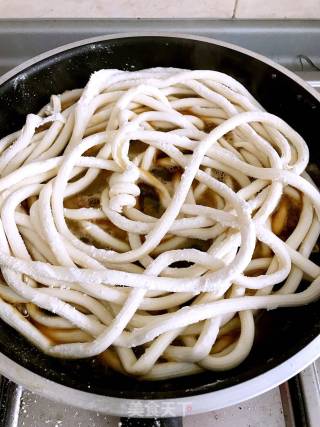 Braised Hollow Noodles with Eggplant and Beef recipe