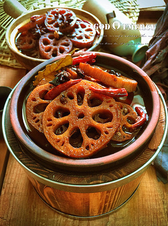 Crossing on The Tip of The Tongue-spicy Marinated Lotus Root Slices that Stimulate The Passion of The Taste Buds