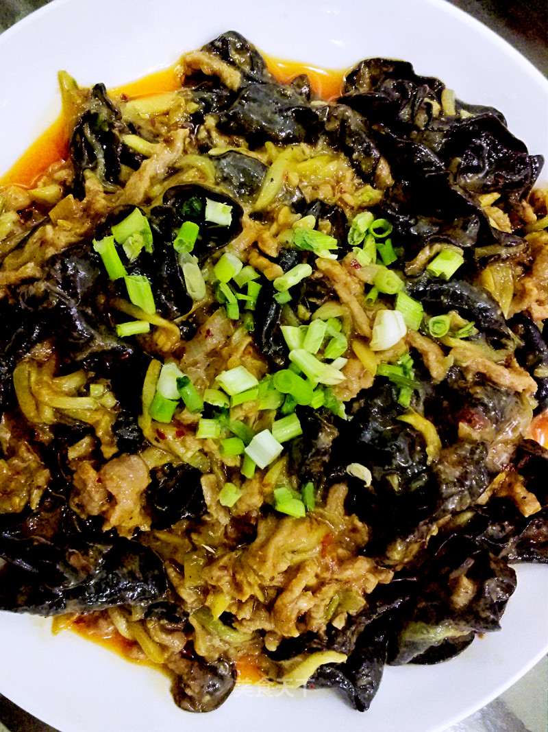 Stir-fried Shredded Pork with Cucumber and Fungus recipe