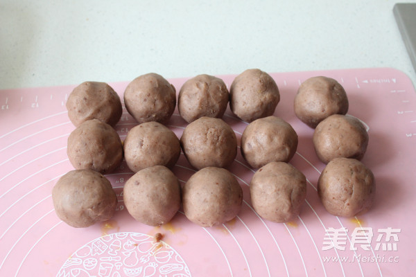 Mooncake with Lotus Seed Paste and Egg Yolk recipe