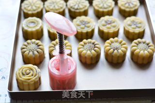 Cantonese Bean Paste Egg Yolk Mooncake recipe