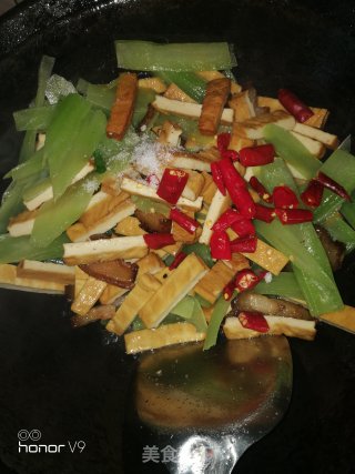 Stir-fried Bacon and Lettuce recipe