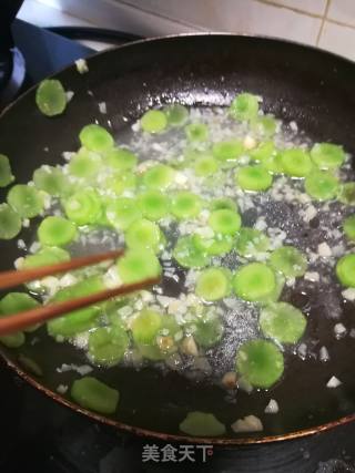 Stir-fried Lettuce with Garlic recipe