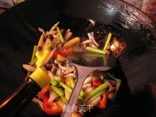 Stir-fried Crab Mushroom with Double Bamboo Shoots recipe