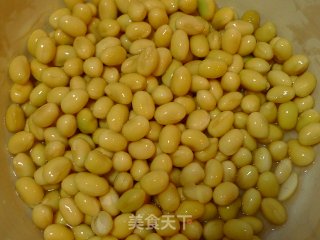 The More You Drink, The More Beautiful Winter Soup Pot----soybean Corn Hoof Soup recipe