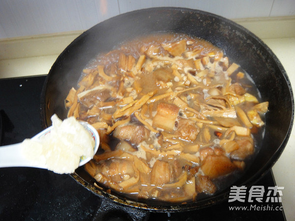 Braised Pork Belly and Dried Bamboo Shoots recipe