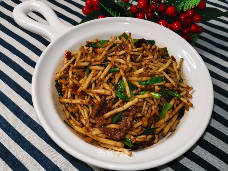 Stir-fried Beef with Houttuynia Cordata recipe