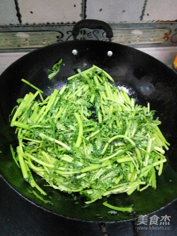 Garland Chrysanthemum Tofu Soup recipe