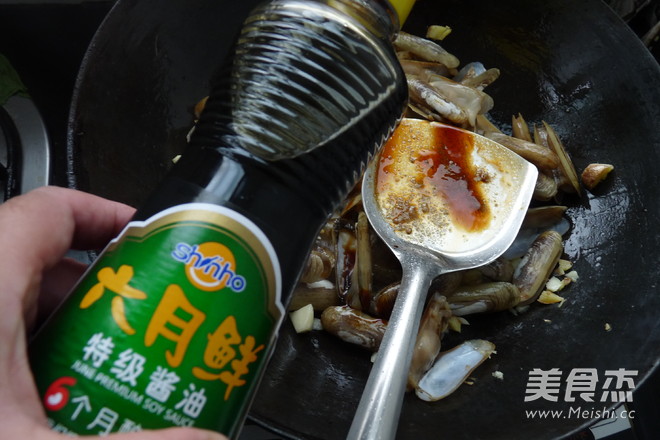 Sauce Fried Razor Clams recipe