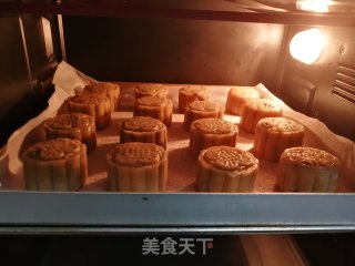 Cantonese Egg Yolk Bean Paste Mooncake recipe