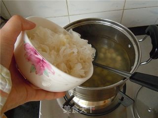 Tremella, Lotus Seed and Coix Seed Soup recipe
