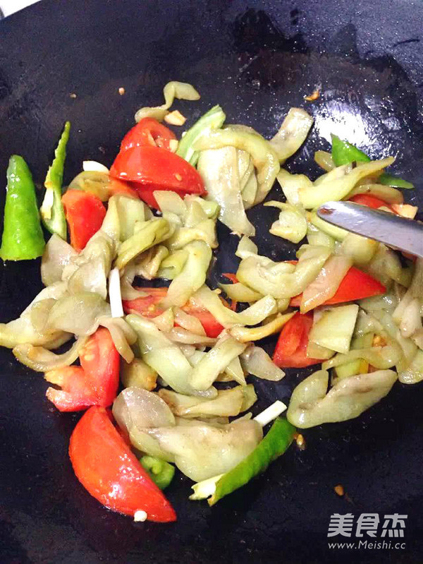 Fried Eggplant Slices with Tomatoes recipe