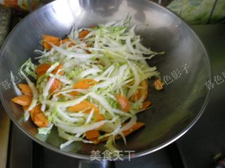 Stir-fried Vermicelli with Cabbage and Carrot recipe