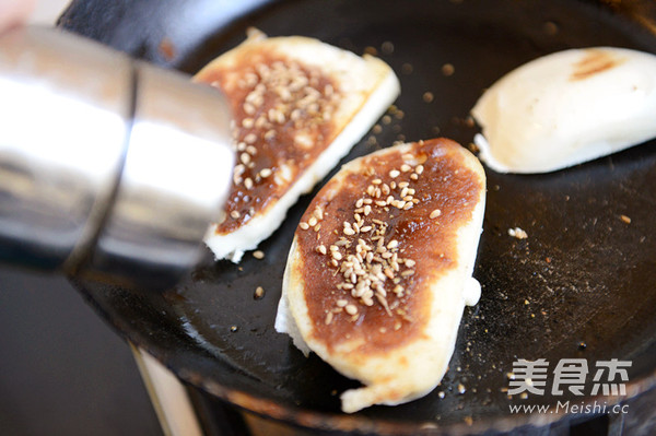 Baked Steamed Bun Slices with Sauce recipe