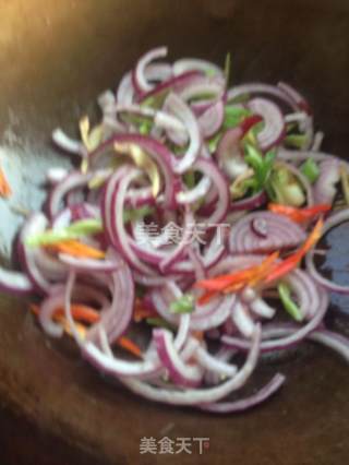 Stir-fried Shredded Beef with Onion recipe