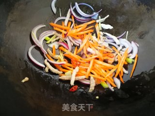 [yantai] Stir-fried Noodles with Homemade Vegetables and Pork recipe