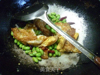 Fried Lotus Leaf Egg with Edamame recipe