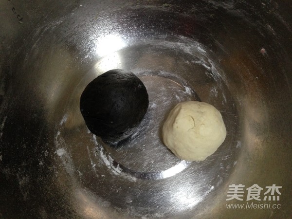 Little Yellow Man Lotus Paste Bun recipe