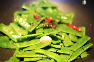 Stir-fried String Beans with Plum and Pepper recipe