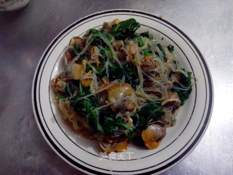 Hairy Clams Mixed with Spinach Vermicelli recipe