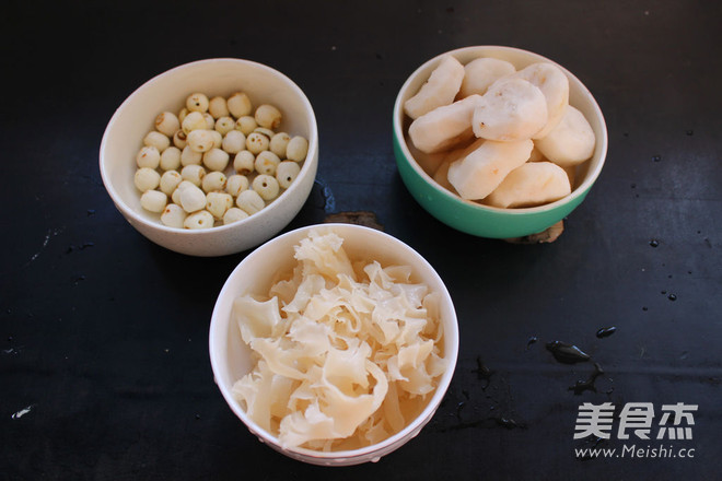 Xian Mushroom, Water Chestnut and Lotus Seed Soup recipe