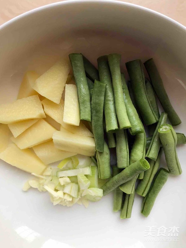 Braised Noodles with Homemade Beans recipe