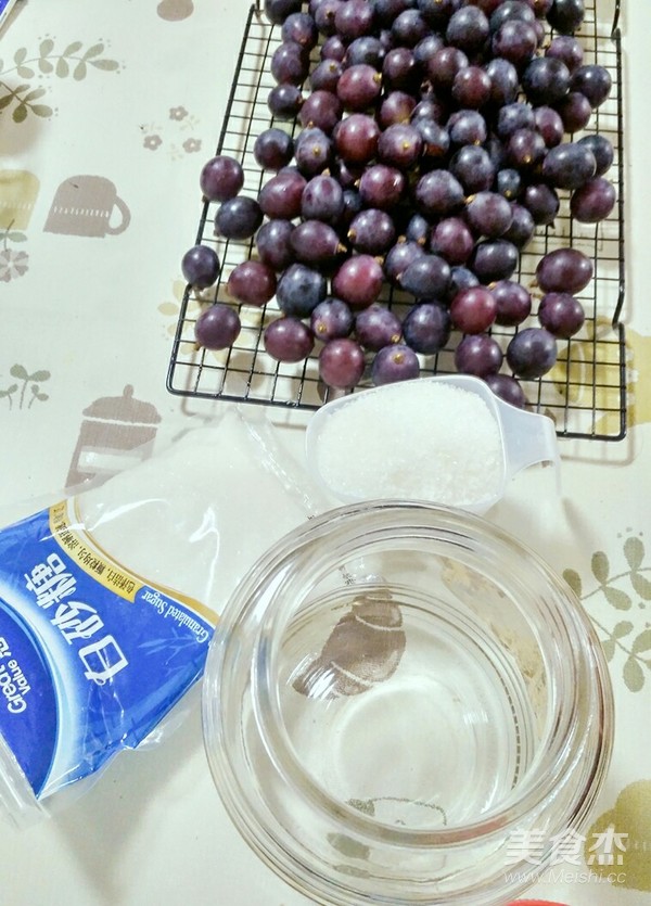 What to Do If There is A Bunch of Grapes that Can't be Eaten, Make Wine at Home recipe