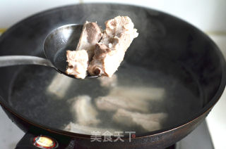 The Hot Pot with Thick and Meaty Soup is More Delicious-----pork Chop Hot Pot recipe