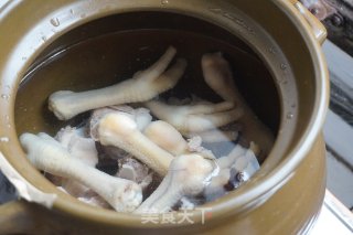 Chicken Feet with Peanuts and Black Eyebrow Beans recipe