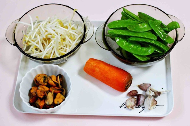 [family Gathering] Fried Snow Peas, Seafood and Bean Sprouts recipe