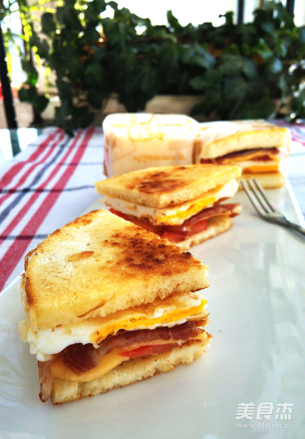 Breakfast Fried Bun Sandwich recipe