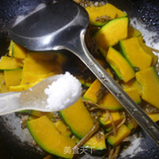 Stir-fried Japanese Pumpkin with Pickles recipe