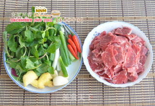 A Handful of Herbs-stir-fried Beef with Mint recipe