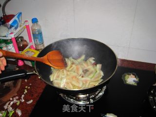 Stir-fried Hot and Sour Watermelon Peel recipe