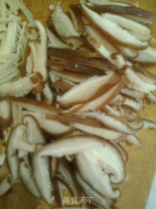 Shuang Mushroom Shredded Pork recipe