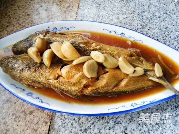 Grilled Fish with Garlic Sauce recipe