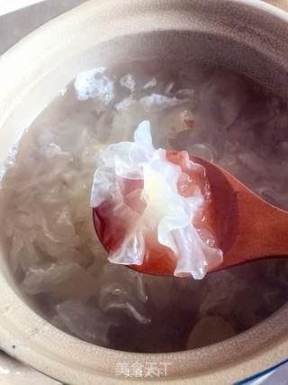 Laiyang Pear Stewed Three Whites recipe