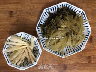 Stir-fried Pig Intestines with Ginger and Pickled Cabbage recipe