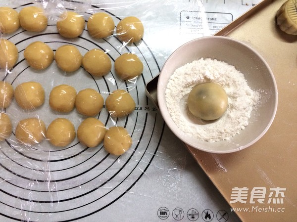 Cantonese-style Moon Cakes recipe