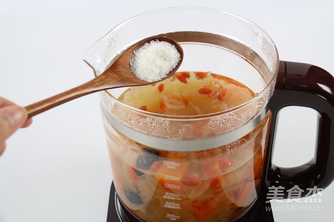 Stewed Papaya with Tremella and Red Dates recipe